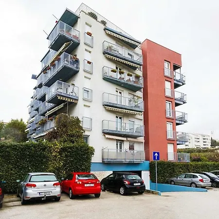 Boutique Apartment *